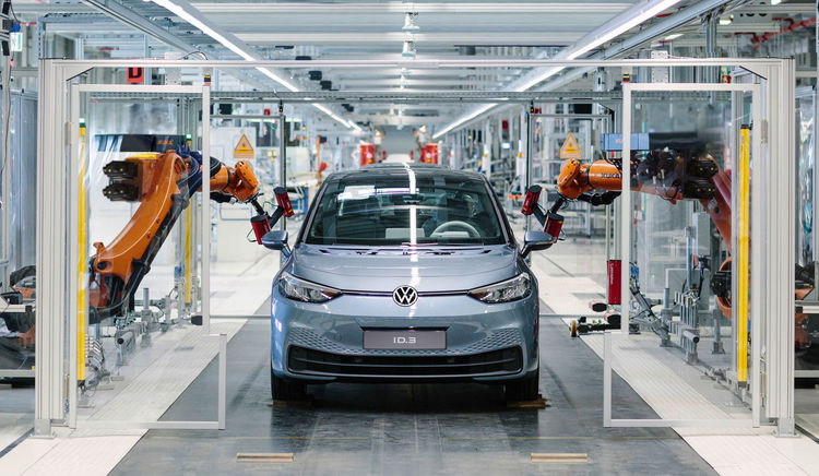 VW pauses e-car production due to Ukraine war