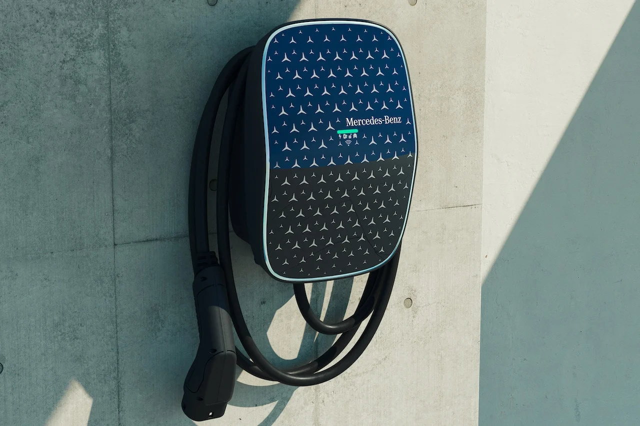 New Mercedes-Benz Wallbox charges electric cars networked and intelligently