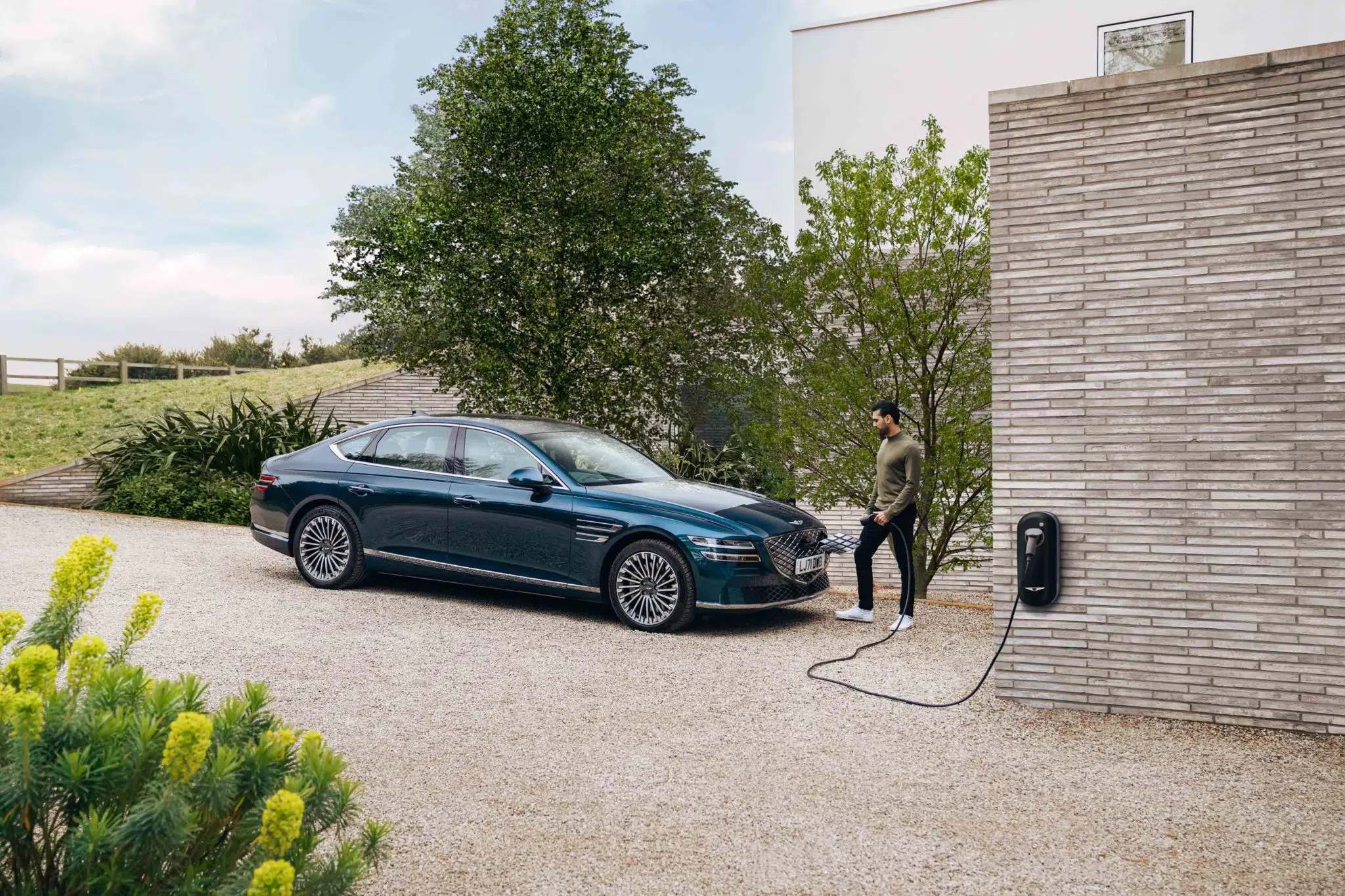Genesis launches    uninterrupted charging service in Europe
