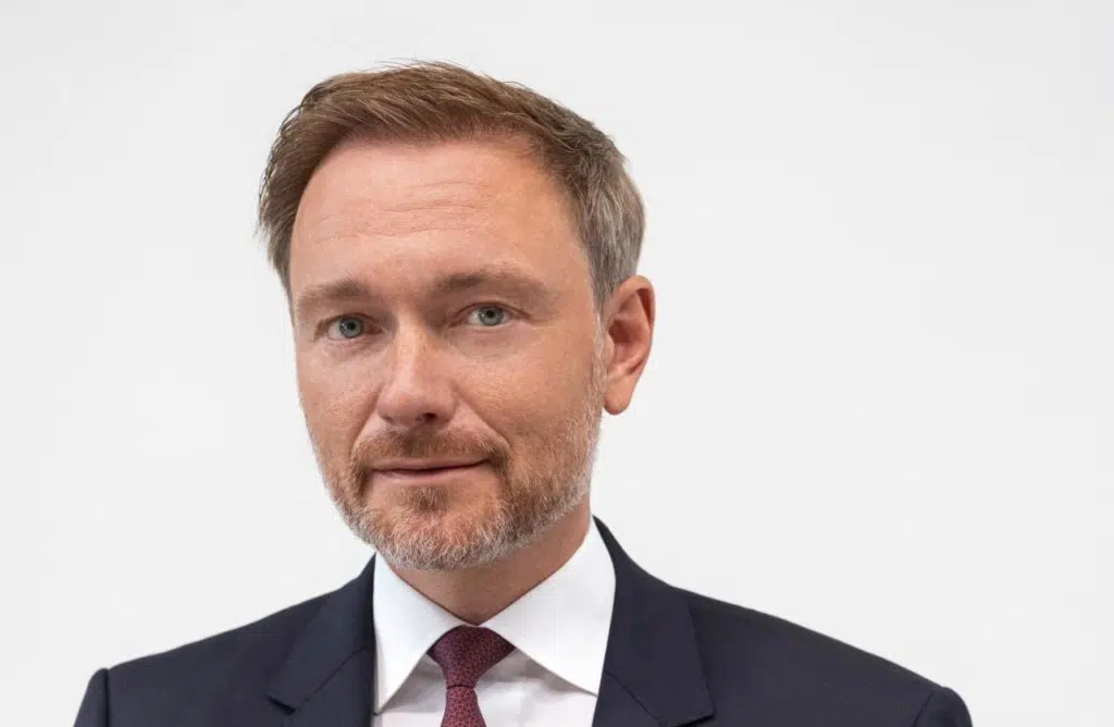 Lindner insists on e-fuels instead of a complete phasing out of combustion engines from 2035