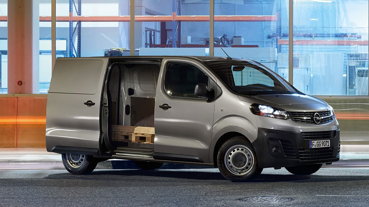 Opel delivers 30 Vivaro-e Cargo to Vinci Energies